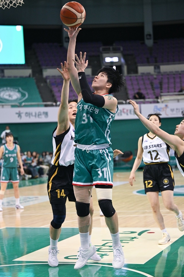 爵士擒公牛