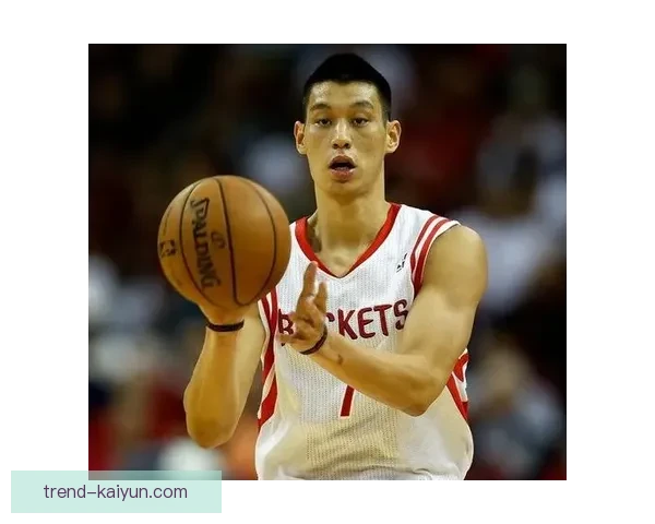 戴维斯助攻数据解析显示其表现稳健，持续提升球队进攻效率。